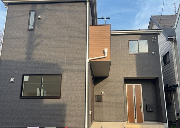 ついに完成致しました!現地をご見学に行く際は、道路の幅や周辺の交通量、施設などをご確認頂くことをおすすめします!物件の流れが早いため、内見をしたい方はお早めに当社営業までお問い合わせ頂きご予約下さい!