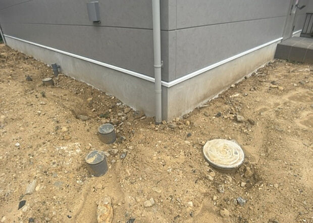 木造住宅とは土台、壁、柱など建築物の強度を支える構造体の材に木が使用されている構造を指します。構造体は建物の自重を支えるだけではなく風圧や水圧、積裁荷重などあらゆる衝撃に耐えるための基礎です。