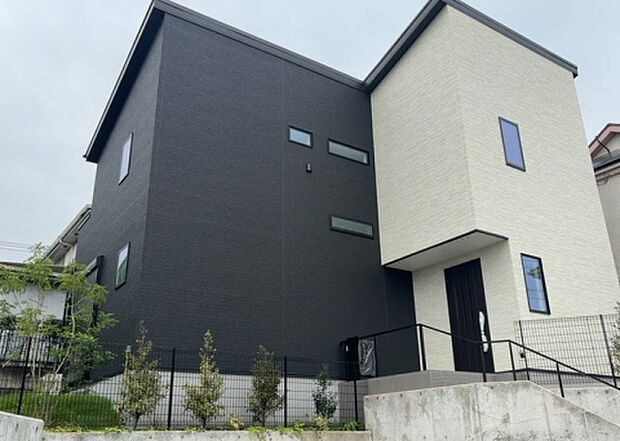 ついに完成致しました!現地をご見学に行く際は、道路の幅や周辺の交通量、施設などをご確認頂くことをおすすめします!物件の流れが早いため、内見をしたい方はお早めに当社営業までお問い合わせ頂きご予約下さい!