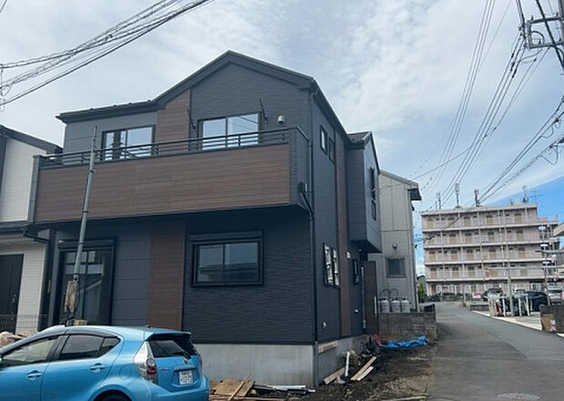 現地をご見学に行く際は、道路の幅や周辺の交通量、施設などをご確認頂くことをおすすめします！ある程度イメージをつけたいという場合は、同売主の施工事例や完成パースもお見せします。