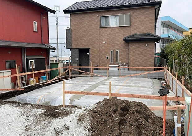 家族でのBBQを行うのであれば3坪程度の広さがあればよいでしょう。ガーデニングや家庭菜園を楽しむ際は、手入れが行き届く範囲にすると安心です。また、庭のある方角や接道が気になる方は事前に確認しましょう。