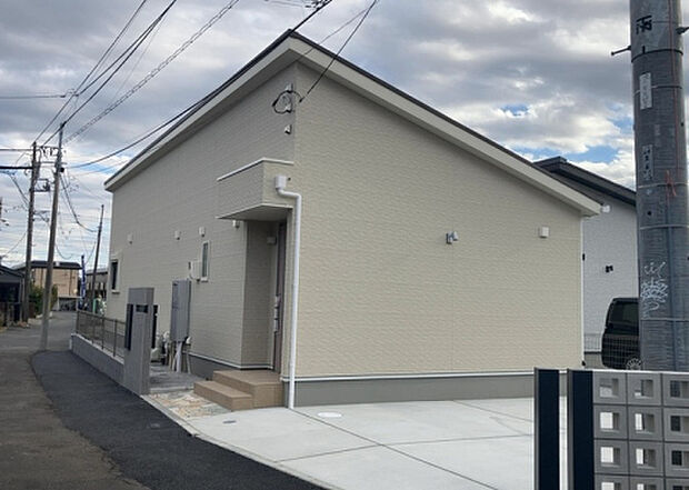ついに完成致しました!現地をご見学に行く際は、道路の幅や周辺の交通量、施設などをご確認頂くことをおすすめします!物件の流れが早いため、内見をしたい方はお早めに当社営業までお問い合わせ頂きご予約下さい!