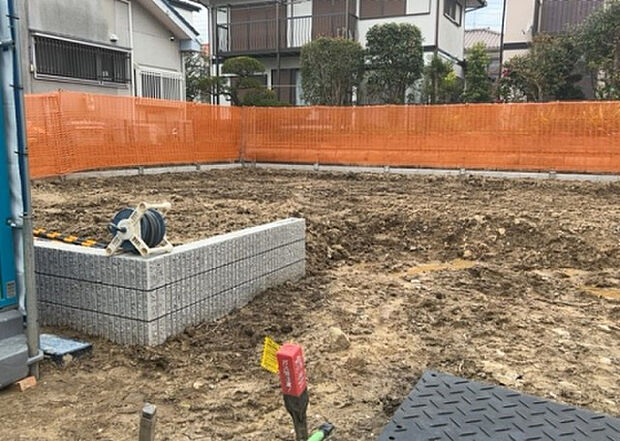 木造住宅とは土台、壁、柱など建築物の強度を支える構造体の材に木が使用されている構造を指します。構造体は建物の自重を支えるだけではなく風圧や水圧、積裁荷重などあらゆる衝撃に耐えるための基礎です。