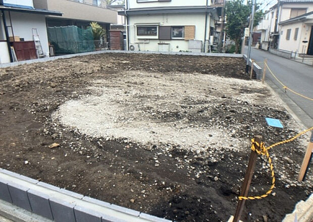 木造住宅とは土台、壁、柱など建築物の強度を支える構造体の材に木が使用されている構造を指します。構造体は建物の自重を支えるだけではなく風圧や水圧、積裁荷重などあらゆる衝撃に耐えるための基礎です。