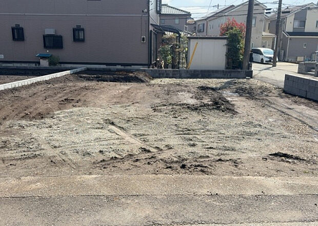 現地をご見学に行く際は、道路の幅や周辺の交通量、施設などをご確認頂くことをおすすめします!ある程度イメージをつけたいという場合は、同売主の施工事例や完成パースもお見せします。
