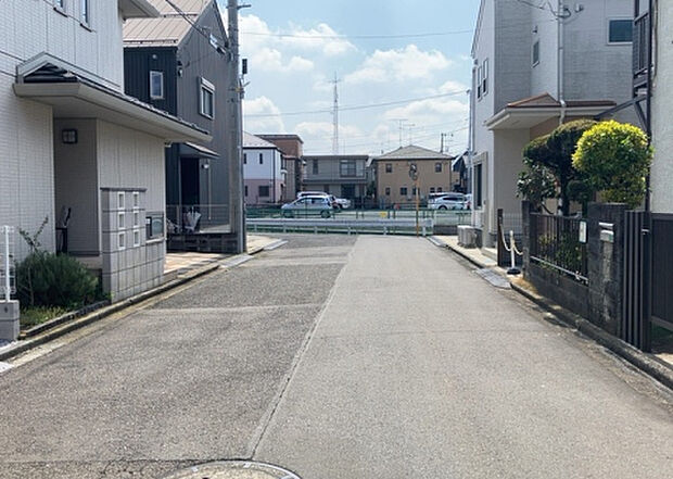 桜や紅葉の名所に出かける人は多いと思いますが、家にいながら季節の移ろいを感じる生活を送りませんか?リビングや窓から見える景色が生活を彩るワンポイントに!現地から見える景色を堪能してみては如何でしょう。