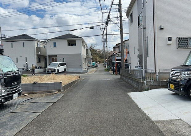 桜や紅葉の名所に出かける人は多いと思いますが、家にいながら季節の移ろいを感じる生活を送りませんか?リビングや窓から見える景色が生活を彩るワンポイントに!現地から見える景色を堪能してみては如何でしょう。
