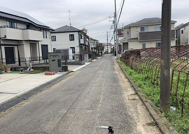 桜や紅葉の名所に出かける人は多いと思いますが、家にいながら季節の移ろいを感じる生活を送りませんか？リビングや窓から見える景色が生活を彩るワンポイントに！現地から見える景色を堪能してみては如何でしょう。