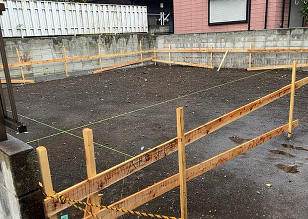 現地をご見学に行く際は、道路の幅や周辺の交通量、施設などをご確認頂くことをおすすめします!ある程度イメージをつけたいという場合は、同売主の施工事例や完成パースもお見せします。