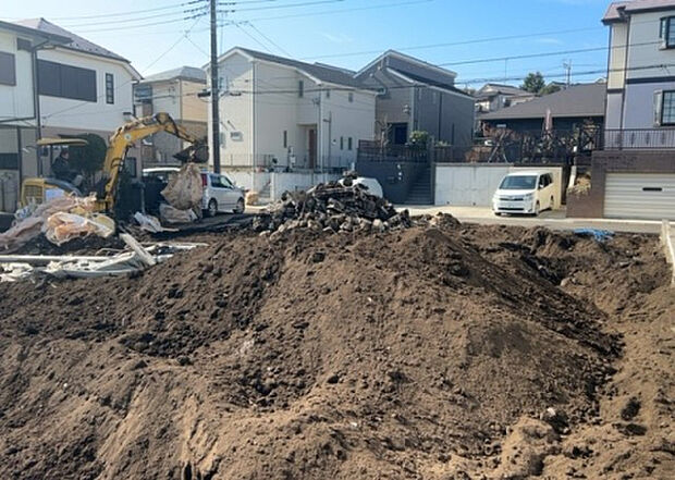 木造住宅とは土台、壁、柱など建築物の強度を支える構造体の材に木が使用されている構造を指します。構造体は建物の自重を支えるだけではなく風圧や水圧、積裁荷重などあらゆる衝撃に耐えるための基礎です。