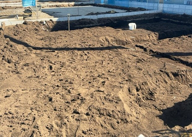 木造住宅とは土台、壁、柱など建築物の強度を支える構造体の材に木が使用されている構造を指します。構造体は建物の自重を支えるだけではなく風圧や水圧、積裁荷重などあらゆる衝撃に耐えるための基礎です。