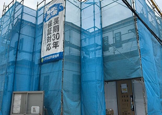 現地をご見学に行く際は、道路の幅や周辺の交通量、施設などをご確認頂くことをおすすめします！ある程度イメージをつけたいという場合は、同売主の施工事例や完成パースもお見せします。