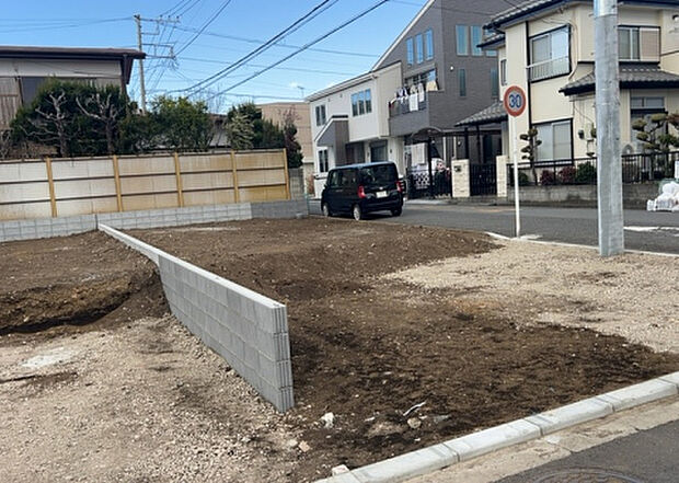 木造住宅とは土台、壁、柱など建築物の強度を支える構造体の材に木が使用されている構造を指します。構造体は建物の自重を支えるだけではなく風圧や水圧、積裁荷重などあらゆる衝撃に耐えるための基礎です。
