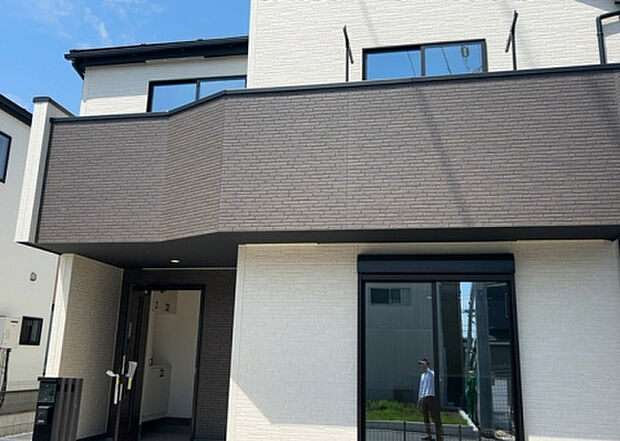 ついに完成致しました!現地をご見学に行く際は、道路の幅や周辺の交通量、施設などをご確認頂くことをおすすめします!物件の流れが早いため、内見をしたい方はお早めに当社営業までお問い合わせ頂きご予約下さい!