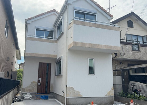ついに完成致しました！現地をご見学に行く際は、道路の幅や周辺の交通量、施設などをご確認頂くことをおすすめします！物件の流れが早いため、内見をしたい方はお早めに当社営業までお問い合わせ頂きご予約下さい！