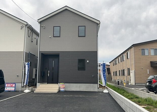 ついに完成致しました!現地をご見学に行く際は、道路の幅や周辺の交通量、施設などをご確認頂くことをおすすめします!物件の流れが早いため、内見をしたい方はお早めに当社営業までお問い合わせ頂きご予約下さい!