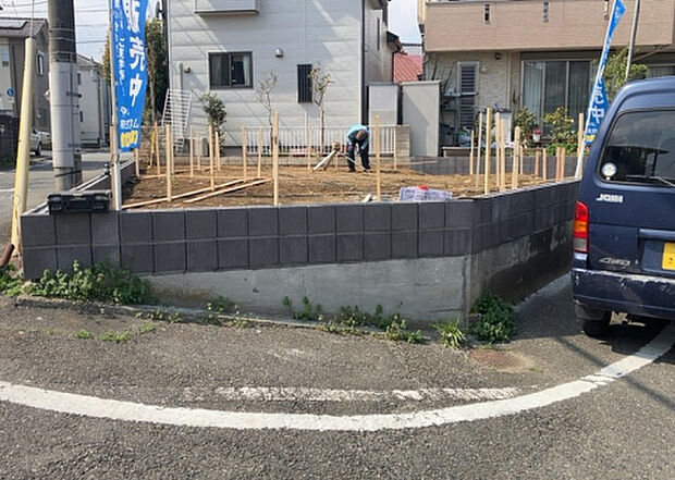 木造住宅とは土台、壁、柱など建築物の強度を支える構造体の材に木が使用されている構造を指します。構造体は建物の自重を支えるだけではなく風圧や水圧、積裁荷重などあらゆる衝撃に耐えるための基礎です。