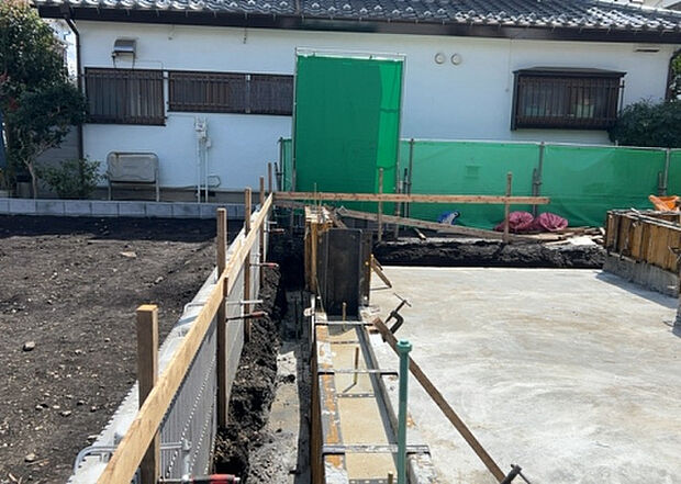 現地をご見学に行く際は、道路の幅や周辺の交通量、施設などをご確認頂くことをおすすめします！ある程度イメージをつけたいという場合は、同売主の施工事例や完成パースもお見せします。