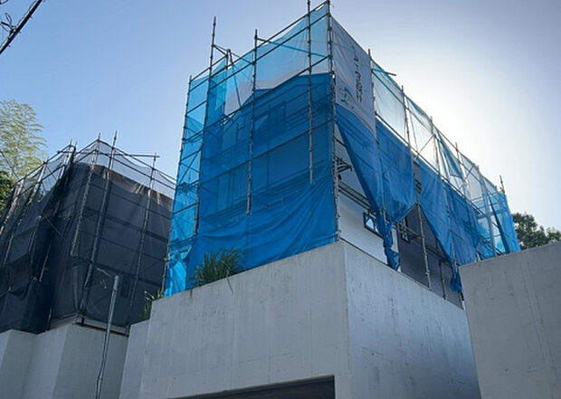 現地をご見学に行く際は、道路の幅や周辺の交通量、施設などをご確認頂くことをおすすめします!ある程度イメージをつけたいという場合は、同売主の施工事例や完成パースもお見せします。