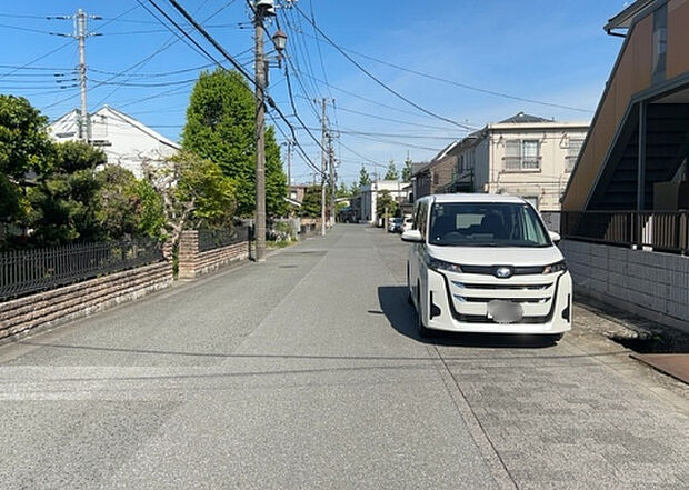 桜や紅葉の名所に出かける人は多いと思いますが、家にいながら季節の移ろいを感じる生活を送りませんか？リビングや窓から見える景色が生活を彩るワンポイントに！現地から見える景色を堪能してみては如何でしょう。