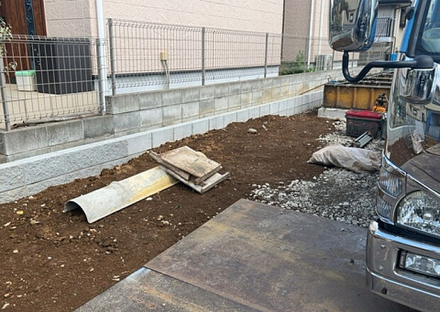 木造住宅とは土台、壁、柱など建築物の強度を支える構造体の材に木が使用されている構造を指します。構造体は建物の自重を支えるだけではなく風圧や水圧、積裁荷重などあらゆる衝撃に耐えるための基礎です。