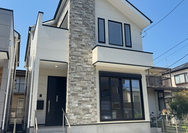 ついに完成致しました！現地をご見学に行く際は、道路の幅や周辺の交通量、施設などをご確認頂くことをおすすめします！物件の流れが早いため、内見をしたい方はお早めに当社営業までお問い合わせ頂きご予約下さい！