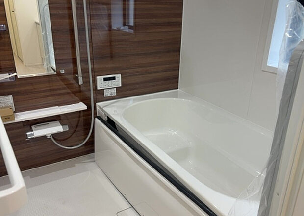入浴時の快適さも大事なことですが、綺麗な状態を維持できなければ気持ちよく入浴できません。毎日の掃除が楽という点は大事なポイントになります！カビが生えにくく掃除がしやすい、壁や浴槽を選ぶといいでしょう。