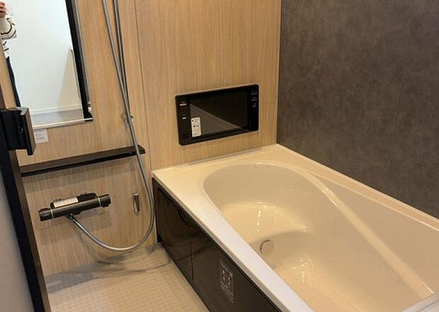 入浴時の快適さも大事なことですが、綺麗な状態を維持できなければ気持ちよく入浴できません。毎日の掃除が楽という点は大事なポイントになります!カビが生えにくく掃除がしやすい、壁や浴槽を選ぶといいでしょう。