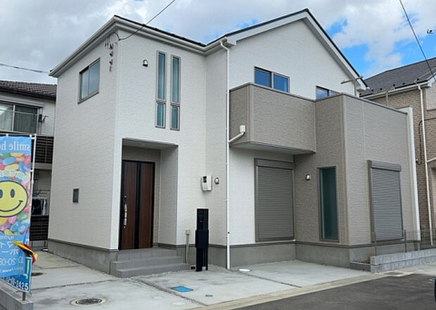 ついに完成致しました！現地をご見学に行く際は、道路の幅や周辺の交通量、施設などをご確認頂くことをおすすめします！物件の流れが早いため、内見をしたい方はお早めに当社営業までお問い合わせ頂きご予約下さい！