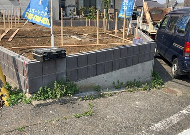 家族でのBBQを行うのであれば3坪程度の広さがあればよいでしょう。ガーデニングや家庭菜園を楽しむ際は、手入れが行き届く範囲にすると安心です。また、庭のある方角や接道が気になる方は事前に確認しましょう。