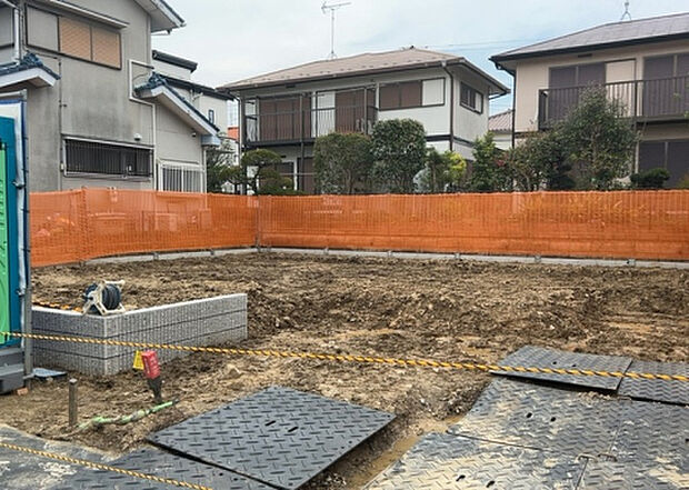 現地をご見学に行く際は、道路の幅や周辺の交通量、施設などをご確認頂くことをおすすめします！ある程度イメージをつけたいという場合は、同売主の施工事例や完成パースもお見せします。