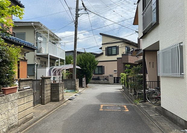 桜や紅葉の名所に出かける人は多いと思いますが、家にいながら季節の移ろいを感じる生活を送りませんか？リビングや窓から見える景色が生活を彩るワンポイントに！現地から見える景色を堪能してみては如何でしょう。