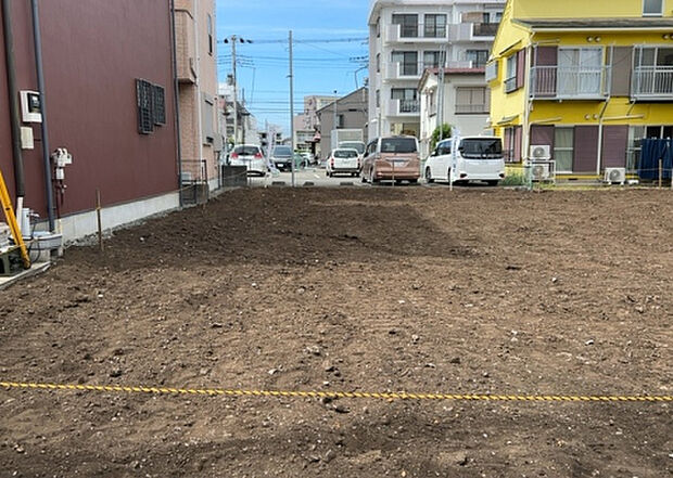 現地をご見学に行く際は、道路の幅や周辺の交通量、施設などをご確認頂くことをおすすめします！ある程度イメージをつけたいという場合は、同売主の施工事例や完成パースもお見せします。