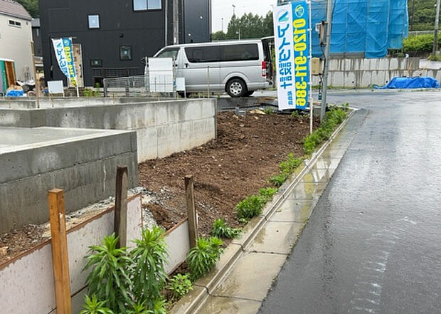 家族でのBBQを行うのであれば3坪程度の広さがあればよいでしょう。ガーデニングや家庭菜園を楽しむ際は、手入れが行き届く範囲にすると安心です。また、庭のある方角や接道が気になる方は事前に確認しましょう。
