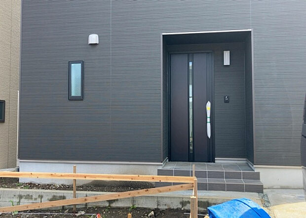 木造住宅とは土台、壁、柱など建築物の強度を支える構造体の材に木が使用されている構造を指します。構造体は建物の自重を支えるだけではなく風圧や水圧、積裁荷重などあらゆる衝撃に耐えるための基礎です。