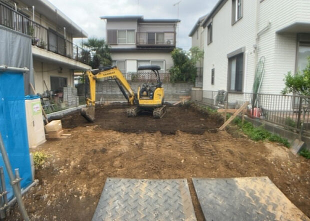ついに完成致しました！現地をご見学に行く際は、道路の幅や周辺の交通量、施設などをご確認頂くことをおすすめします！物件の流れが早いため、内見をしたい方はお早めに当社営業までお問い合わせ頂きご予約下さい！