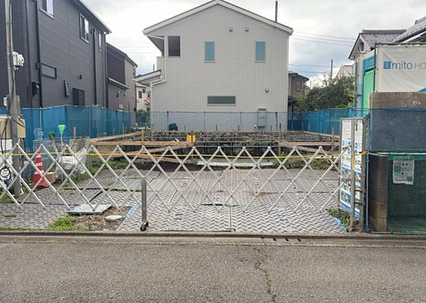 ついに完成致しました！現地をご見学に行く際は、道路の幅や周辺の交通量、施設などをご確認頂くことをおすすめします！物件の流れが早いため、内見をしたい方はお早めに当社営業までお問い合わせ頂きご予約下さい！