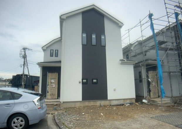 ついに完成致しました！現地をご見学に行く際は、道路の幅や周辺の交通量、施設などをご確認頂くことをおすすめします！物件の流れが早いため、内見をしたい方はお早めに当社営業までお問い合わせ頂きご予約下さい！