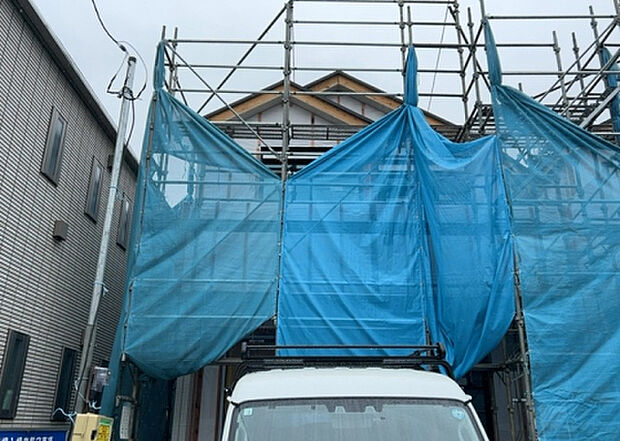 現地をご見学に行く際は、道路の幅や周辺の交通量、施設などをご確認頂くことをおすすめします！ある程度イメージをつけたいという場合は、同売主の施工事例や完成パースもお見せします。