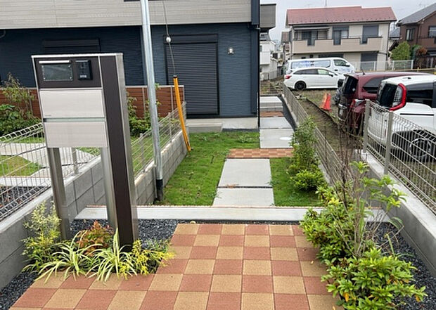 木造住宅とは土台、壁、柱など建築物の強度を支える構造体の材に木が使用されている構造を指します。構造体は建物の自重を支えるだけではなく風圧や水圧、積裁荷重などあらゆる衝撃に耐えるための基礎です。