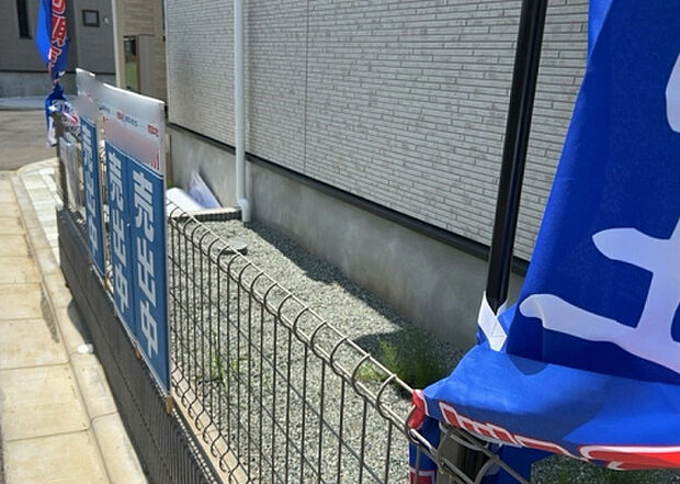 木造住宅とは土台、壁、柱など建築物の強度を支える構造体の材に木が使用されている構造を指します。構造体は建物の自重を支えるだけではなく風圧や水圧、積裁荷重などあらゆる衝撃に耐えるための基礎です。