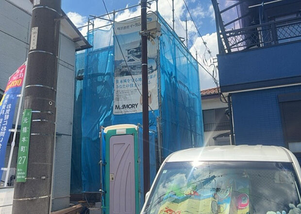 木造住宅とは土台、壁、柱など建築物の強度を支える構造体の材に木が使用されている構造を指します。構造体は建物の自重を支えるだけではなく風圧や水圧、積裁荷重などあらゆる衝撃に耐えるための基礎です。
