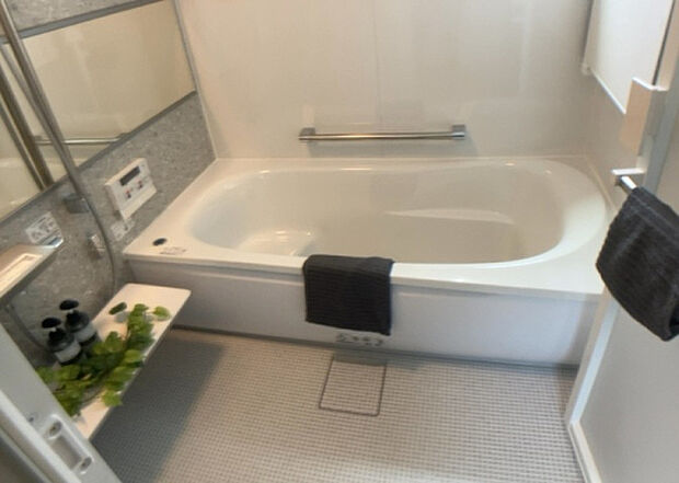入浴時の快適さも大事なことですが、綺麗な状態を維持できなければ気持ちよく入浴できません。毎日の掃除が楽という点は大事なポイントになります!カビが生えにくく掃除がしやすい、壁や浴槽を選ぶといいでしょう。