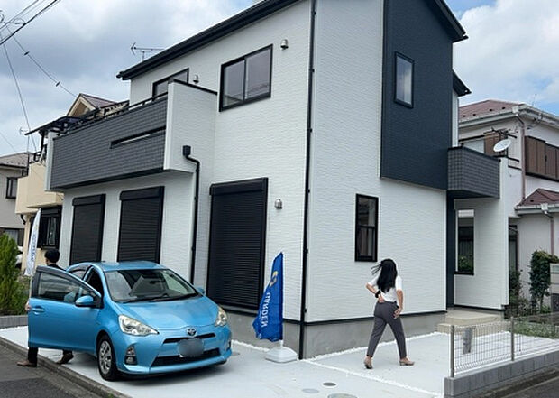 住宅用の土地では前面道路に2m以上接していなければならないと法律で定められています。しかし、お持ちの車のサイズやライフスタイルなどにより、2mでは利便が悪い場合もございますので、事前に確認しましょう。