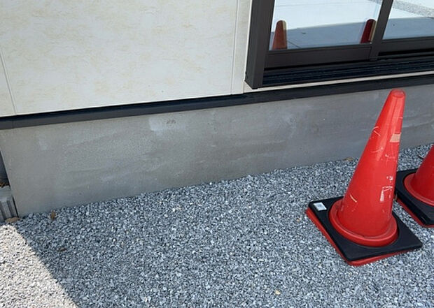 木造住宅とは土台、壁、柱など建築物の強度を支える構造体の材に木が使用されている構造を指します。構造体は建物の自重を支えるだけではなく風圧や水圧、積裁荷重などあらゆる衝撃に耐えるための基礎です。