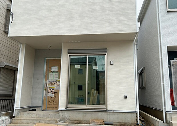 現地をご見学に行く際は、道路の幅や周辺の交通量、施設などをご確認頂くことをおすすめします!ある程度イメージをつけたいという場合は、同売主の施工事例や完成パースもお見せします。