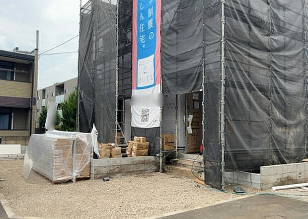 木造住宅とは土台、壁、柱など建築物の強度を支える構造体の材に木が使用されている構造を指します。構造体は建物の自重を支えるだけではなく風圧や水圧、積裁荷重などあらゆる衝撃に耐えるための基礎です。