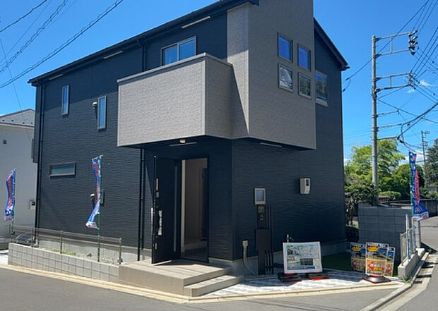 ついに完成致しました!現地をご見学に行く際は、道路の幅や周辺の交通量、施設などをご確認頂くことをおすすめします!物件の流れが早いため、内見をしたい方はお早めに当社営業までお問い合わせ頂きご予約下さい!