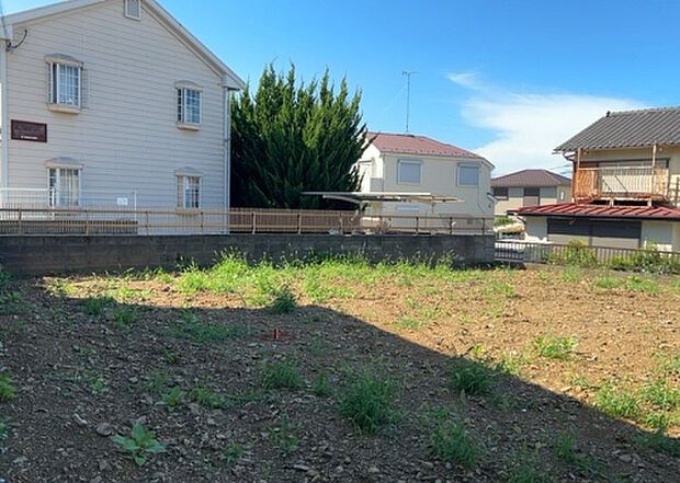 木造住宅とは土台、壁、柱など建築物の強度を支える構造体の材に木が使用されている構造を指します。構造体は建物の自重を支えるだけではなく風圧や水圧、積裁荷重などあらゆる衝撃に耐えるための基礎です。