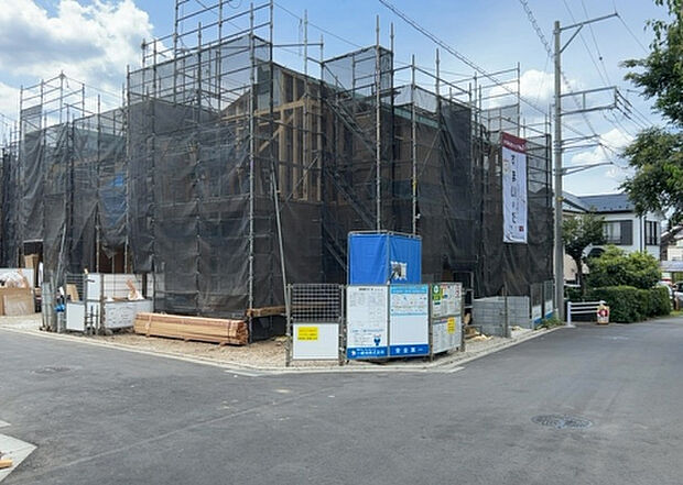 現地をご見学に行く際は、道路の幅や周辺の交通量、施設などをご確認頂くことをおすすめします!ある程度イメージをつけたいという場合は、同売主の施工事例や完成パースもお見せします。